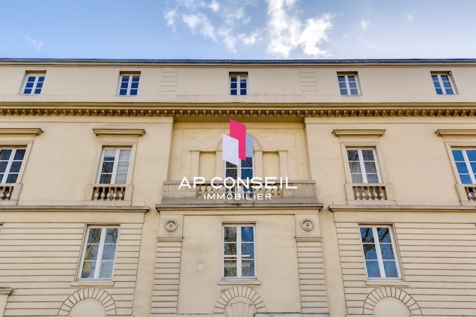 Office in Versailles to rent Building Photo- Image 1 of 6