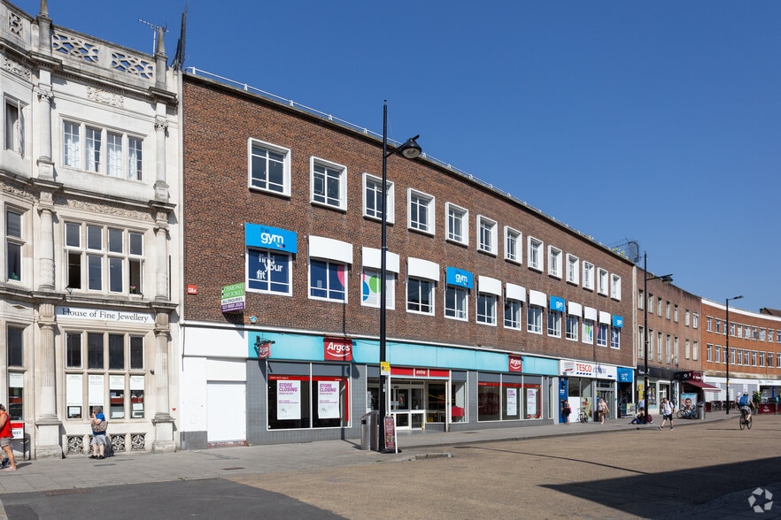 173-181 High Street & Castle Way portfolio of 3 properties for sale on LoopNet.co.uk - Primary Photo - Image 1 of 3