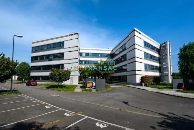Location Bureaux 610 m² à 1 309 m²
