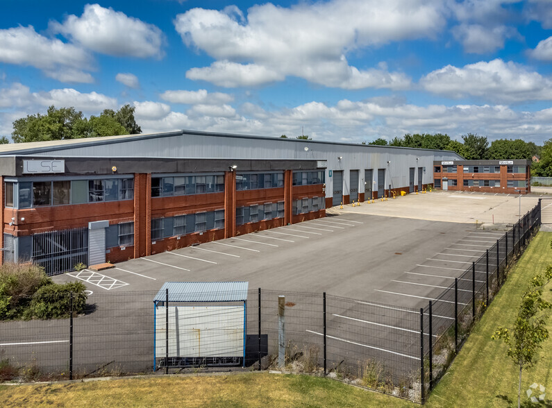 Lynwell Rd, Manchester for rent - Building Photo - Image 1 of 22