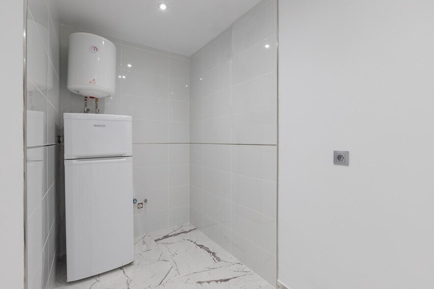 Retail in Fuengirola for sale - Interior Photo - Image 3 of 19