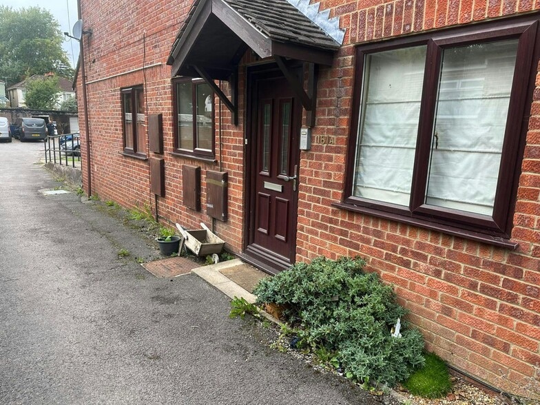 161 Woodmill Ln, Southampton for sale - Building Photo - Image 2 of 6