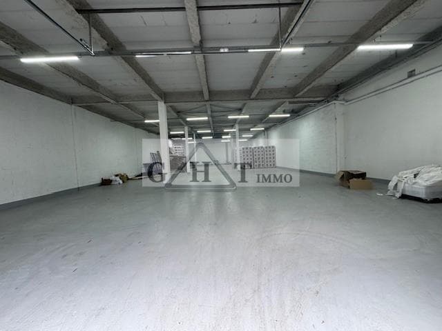 Industrial in Neuilly-sur-Marne to rent Interior Photo- Image 1 of 3