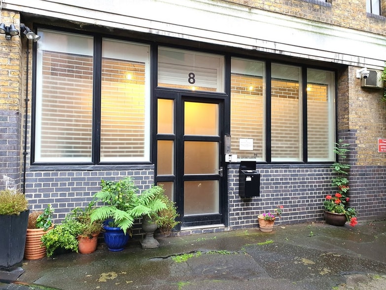 8 Vine Yard, London to rent - Building Photo - Image 3 of 6