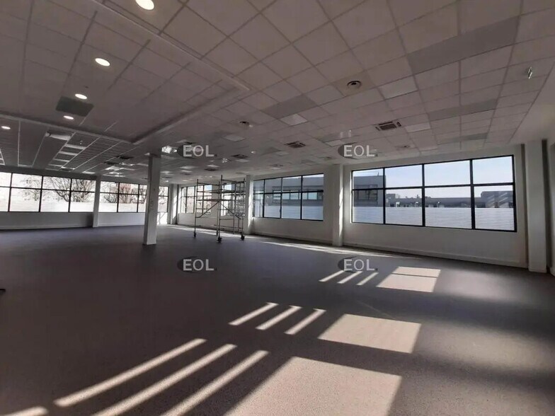 Office in Bagneux to rent - Building Photo - Image 2 of 11