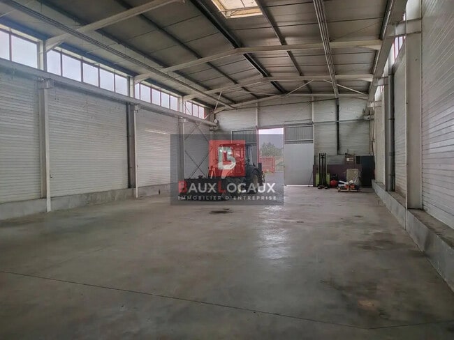 Location Entrepôt 570 m²