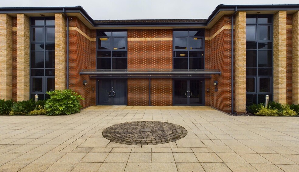 24-26 Queensbridge, Northampton to rent - Building Photo - Image 3 of 33