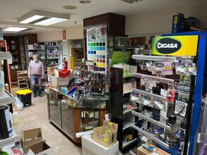 Retail in Sant Cugat del Vallès, Barcelona to rent Interior Photo- Image 2 of 3