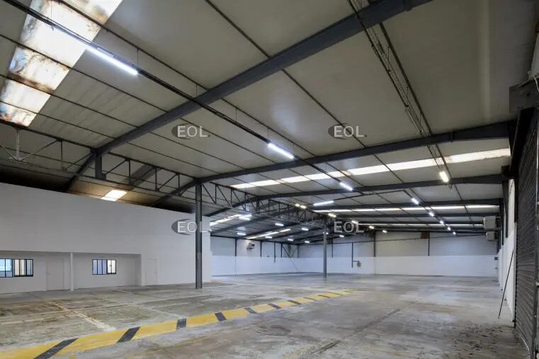 Light Industrial in Morangis to rent - Interior Photo - Image 3 of 7