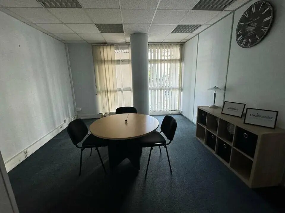 Versailles, YVE 78000 -  -  - Interior Photo - Image 2 of 3