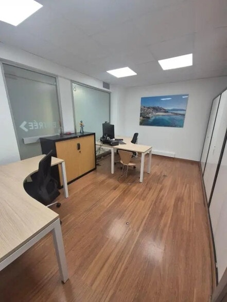 Office in Marseille to rent - Building Photo - Image 2 of 6