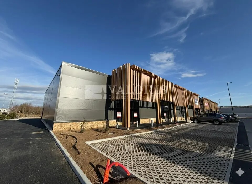 Location Commerce 500 m² - Photo 1