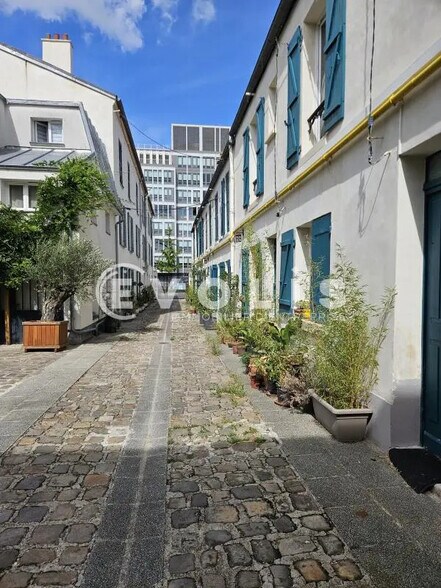 Office in Montrouge to rent - Building Photo - Image 1 of 12