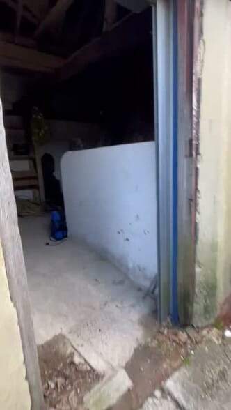 Ducks Hill Farm Ducks Hill Road, Northwood to rent - Commercial Listing Video - Image 2 of 4