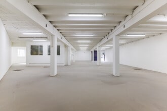 Bond Rd, Mitcham to rent Interior Photo- Image 1 of 3