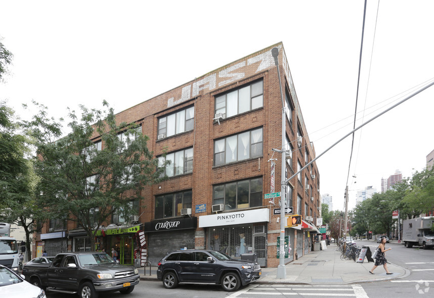 132 N 5th St, Brooklyn, NY for sale - Primary Photo - Image 1 of 1