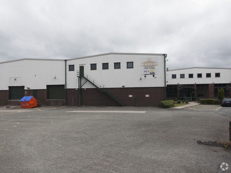 Miller St, Preston to rent - Building Photo - Image 3 of 3