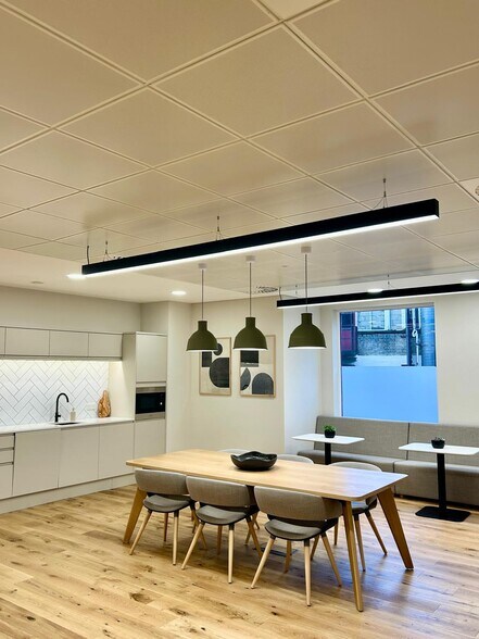 4 Tenterden St, London to rent - Interior Photo - Image 3 of 8