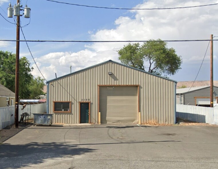 2105 E Mead Ave, Yakima, WA for rent - Building Photo - Image 1 of 2