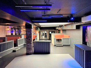 21 High St, Camberley to rent Interior Photo- Image 1 of 2