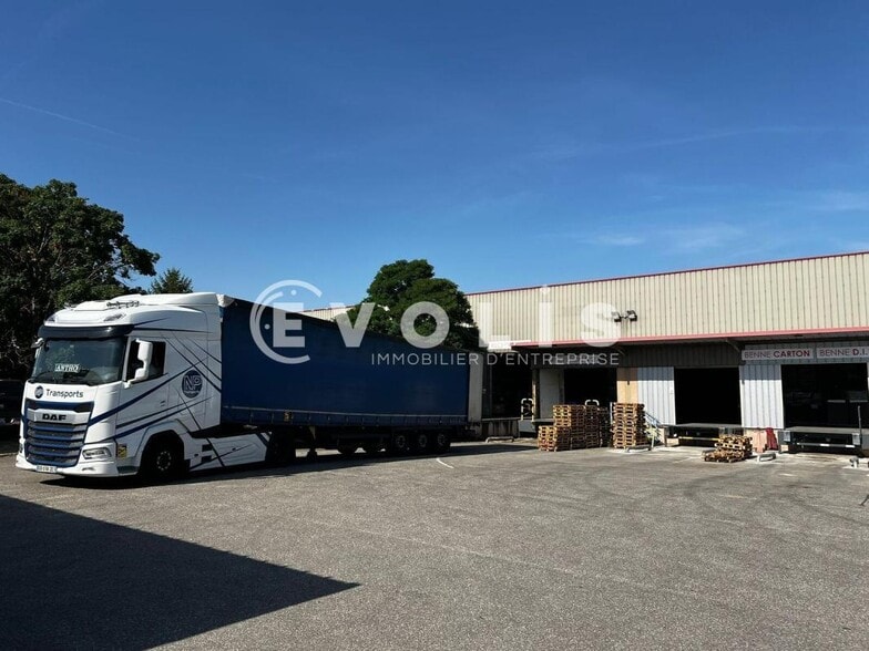 Light Industrial in Dagneux to rent - Building Photo - Image 2 of 24