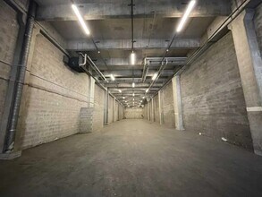 Light Industrial in Garges-lès-Gonesse to rent Interior Photo- Image 1 of 2