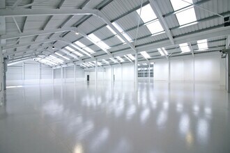 1 Great North Rd, Hatfield to rent Building Photo- Image 2 of 9