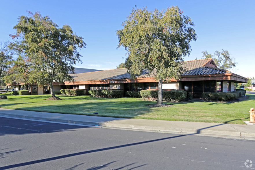 3002-3028 Beacon Blvd, West Sacramento, CA for rent - Building Photo - Image 1 of 12