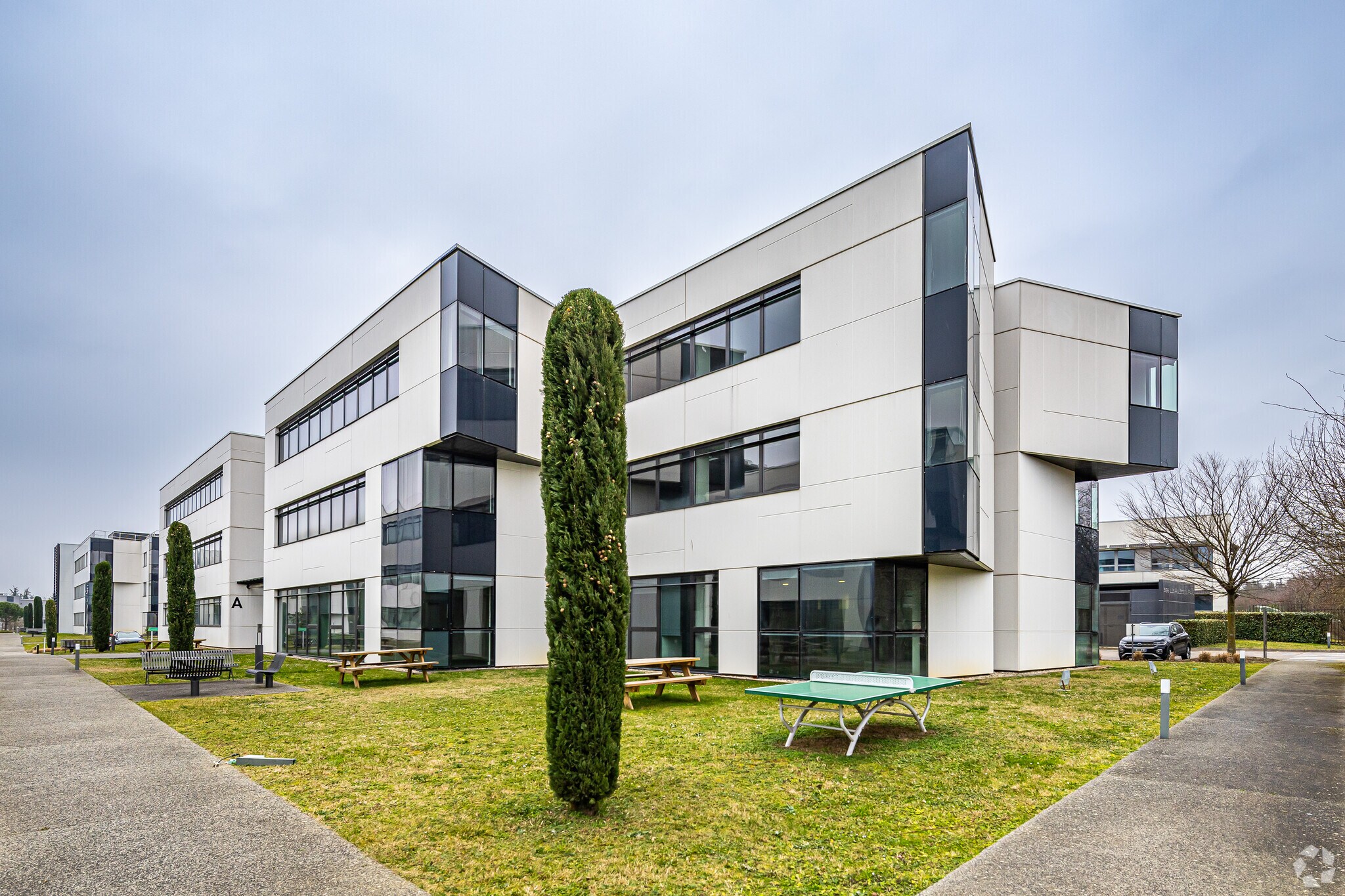 Office in Saint-Priest to rent Primary Photo- Image 1 of 3