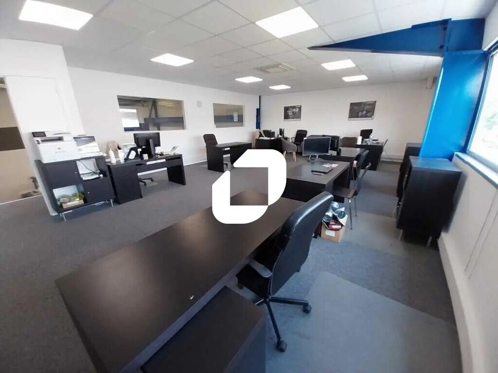 Location Commerce 250 m² - Photo 1