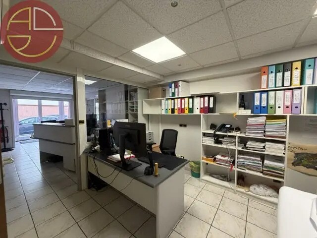 Location Commerce 210 m² - Photo 1