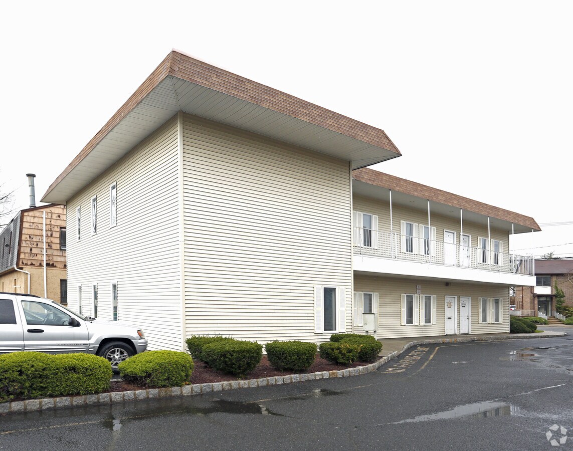 17 Brant Ave, Clark, NJ 07066 CJS Office Center UK