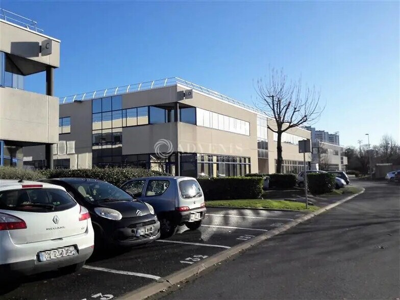 Light Industrial in Gennevilliers to rent - Building Photo - Image 1 of 6