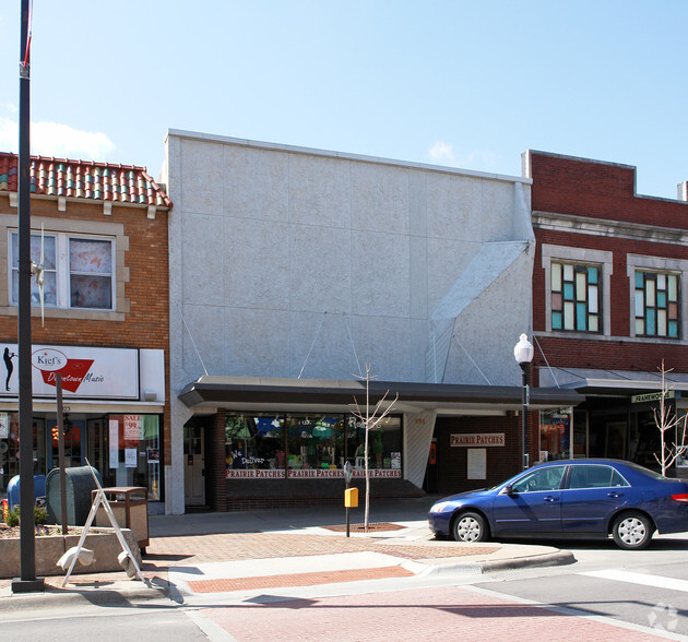 821 Massachusetts St, Lawrence, KS for sale - Building Photo - Image 1 of 1