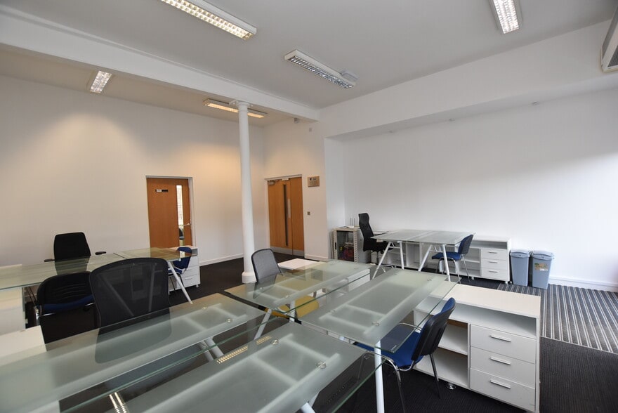 Jubilee House, The Barracks, Forthside Way, Way, Stirling to rent - Interior Photo - Image 2 of 4