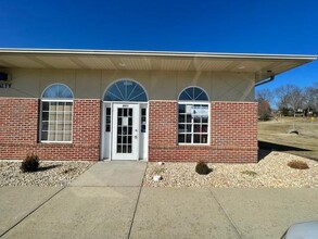 800 Admiral Weinel Blvd, Columbia, IL for rent Building Photo- Image 1 of 10