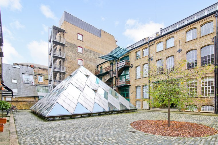 31 Queen Elizabeth St, London for sale Primary Photo- Image 1 of 1