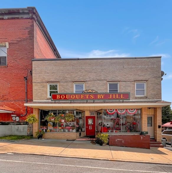 325 Filbert St, Curwensville, PA for sale - Primary Photo - Image 1 of 23