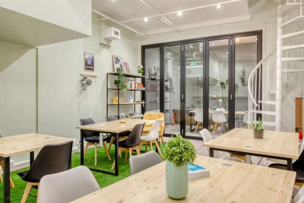 Location Bureaux 120 m² - Photo 1