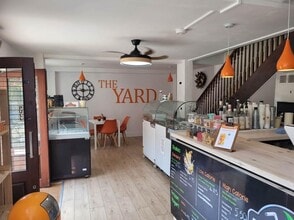 Hilliers Yard, Marlborough to rent Interior Photo- Image 2 of 3