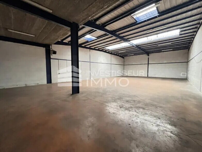 Light Industrial in Villepinte to rent - Interior Photo - Image 2 of 7