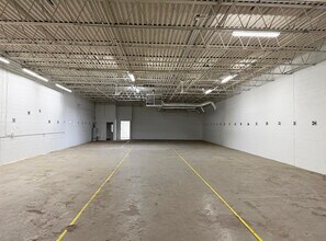 600-668 Wheeling Rd, Wheeling, IL to rent Interior Photo- Image 1 of 4