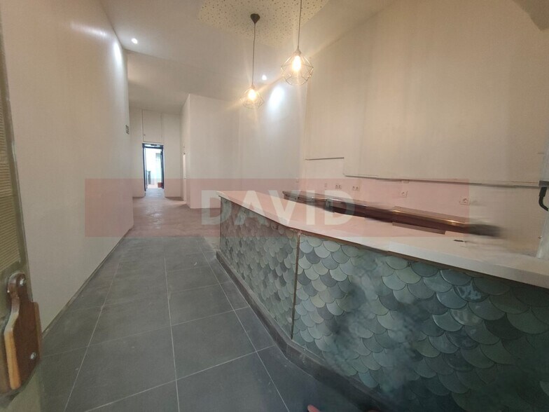 Retail in Barcelona, Barcelona to rent - Building Photo - Image 3 of 4