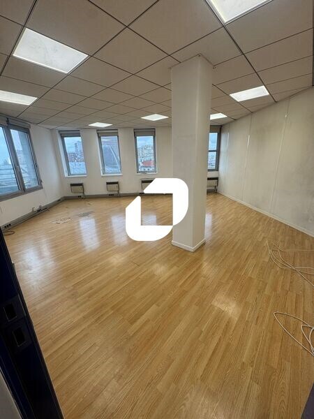 Location Bureaux 74 m² - Photo 1