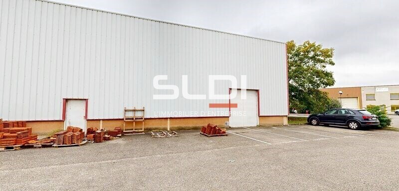 Light Industrial in Vénissieux to rent - Building Photo - Image 1 of 7