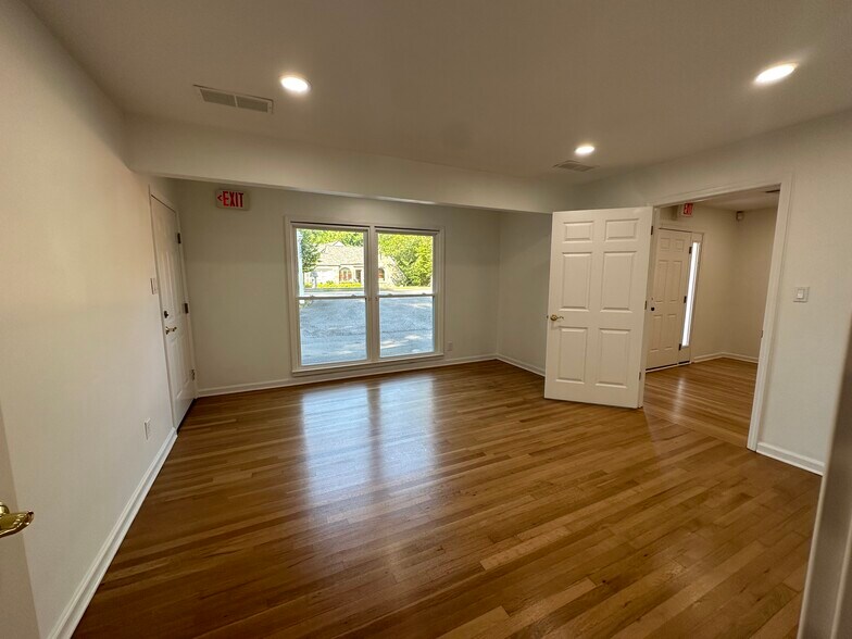 3717 Chamblee Dunwoody Rd, Atlanta, GA for rent - Interior Photo - Image 2 of 6