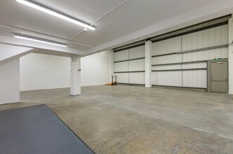 Southern Rd, Aylesbury to rent Interior Photo- Image 2 of 3