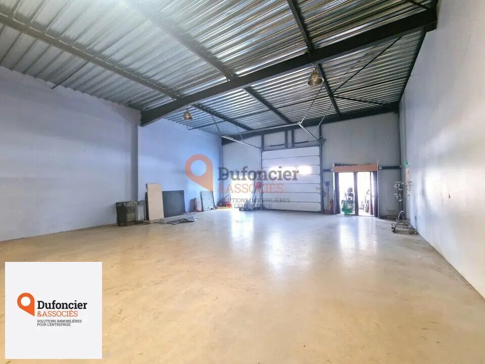 Location Entrepôt 480 m² - Photo 1