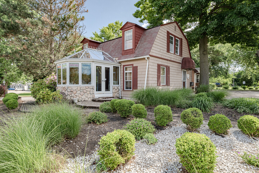 7285 Center St, Mentor, OH for sale - Building Photo - Image 1 of 35