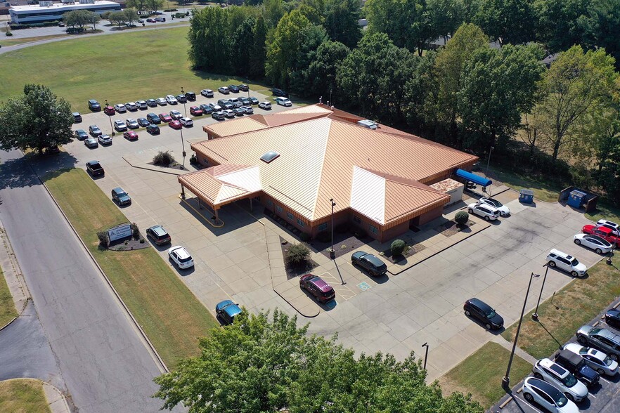 1125 Professional Blvd, Evansville, IN for sale - Building Photo - Image 3 of 9